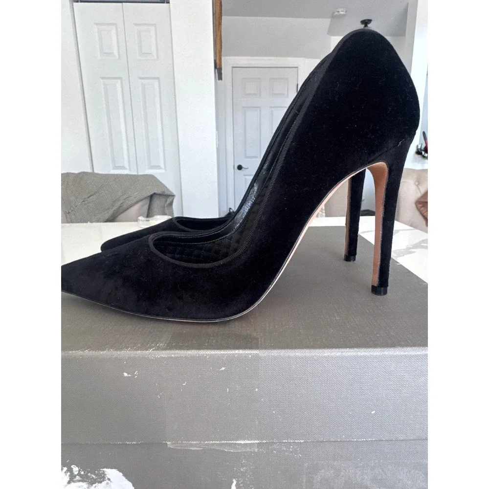 Alexander McQueen Black Velvet Pointed Toe Stiletto Pumps Size 39 Made in Italy
